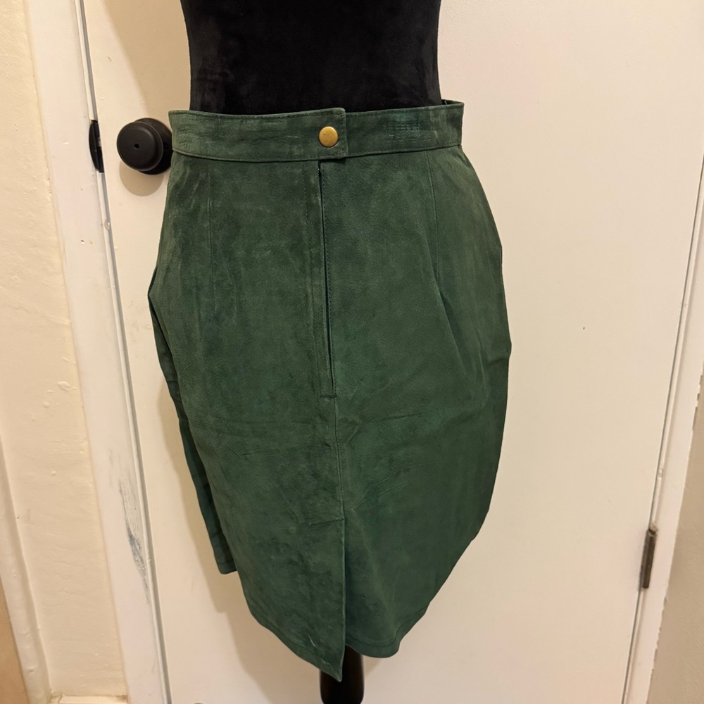 Suede leather Green vintage International Leather Collection skirt. Size 11/12
